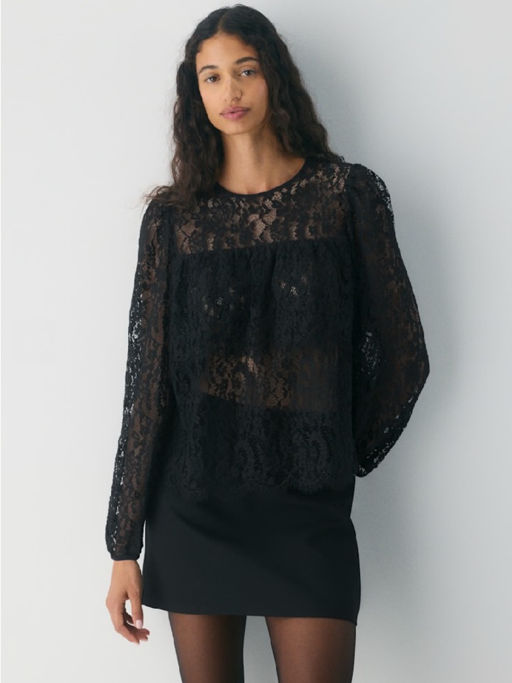 NEW Aritzia Wilfred Vignette Blouse Lace crewneck blouse Size S Black
